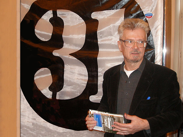 Limonov in front of the Strategy-31 banner, March 2010