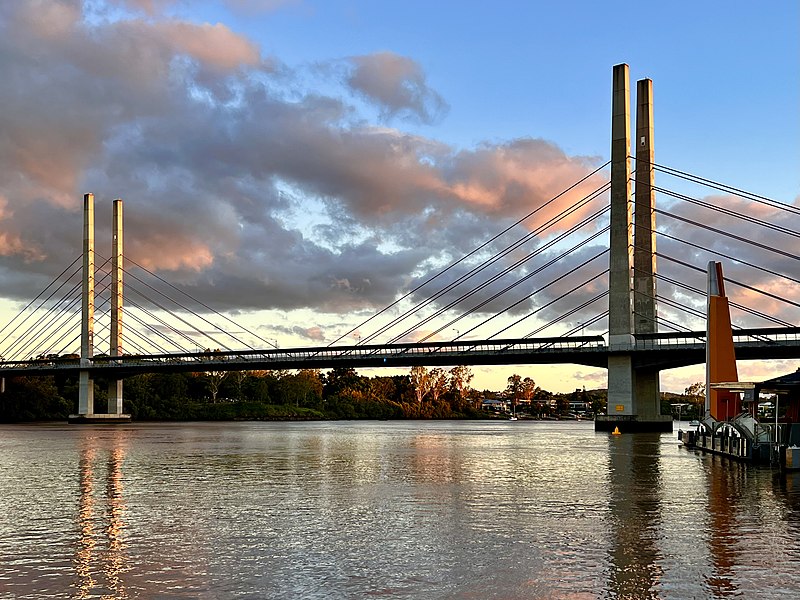 File:Eleanor Schonell Bridge at sunset, Brisbane, January 2022.jpg
