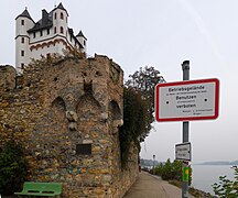Leinpfad in Höhe der kurfürstlichen Burg von Eltville am Rhein