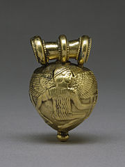 5th-century BC Etruscan bulla depicting Icarus Etruscan - Bulla with Daedalus and Icarus - Walters 57371 - Side A.jpg