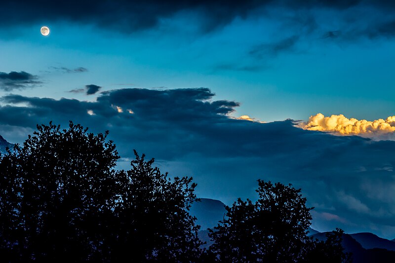 File:Evening Beauy from Triund Base Camp 9000ft.jpg