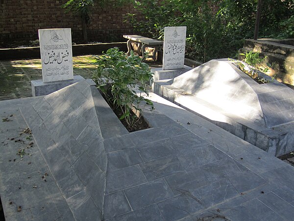 Faiz's resting place in Model Town Graveyard, Lahore, Pakistan