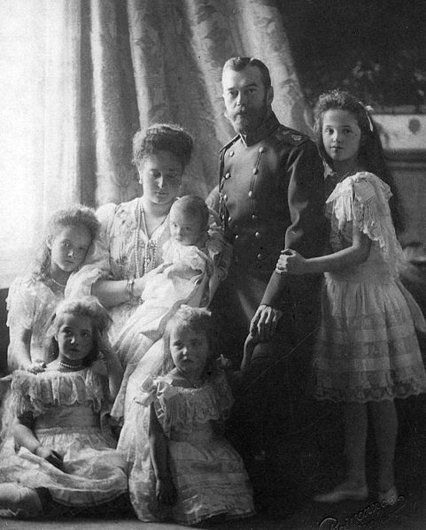 File:Family Tsar in 1904.jpg