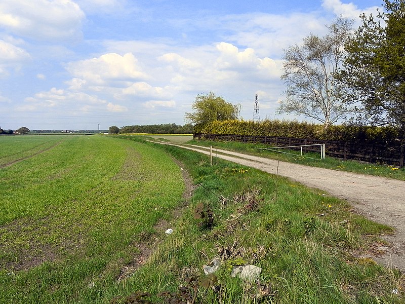 File:Farm Track (Woodside Farm) - geograph.org.uk - 2364177.jpg