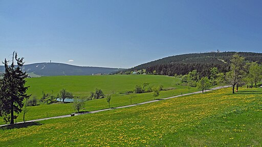 Erzgebirge: Keilberg (links) und  Fichtelberg (rechts)