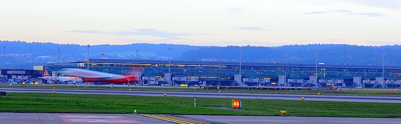 File:Flughafen (21744334274).jpg