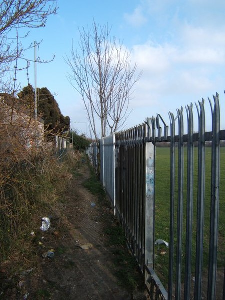 File:Footpath to Crow Lane - geograph.org.uk - 138559.jpg