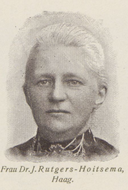 Frau Dr. J. Rutgers-Hoitsema, c. 1904.png