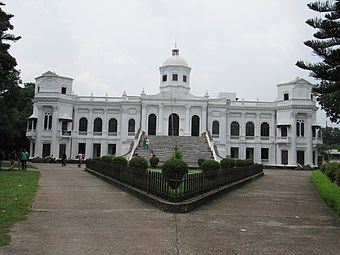 Front of Tajhat Palace, Rangpur, 03-09-2016 03.jpg