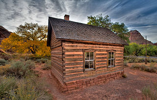 Fortune Salaire Mensuel de Fruita Schoolhouse Combien gagne t il d argent ? 300 000 000,00 euros mensuels