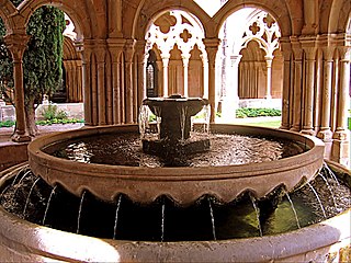 Català: Font als claustres English: Fountain in the cloisters