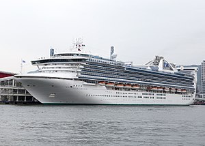 GOLDEN PRINCESS di pelabuhan kobe.jpg