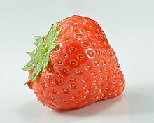 220px-Garden_strawberry_(Fragaria_%C3%97