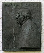 Gedenktafel Homeyerstr 13 (Niedschh) Arnold Zweig.jpg