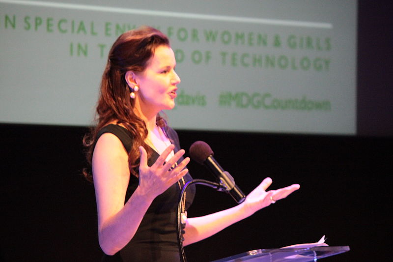 File:Geena Davis at the podium (9922492134).jpg