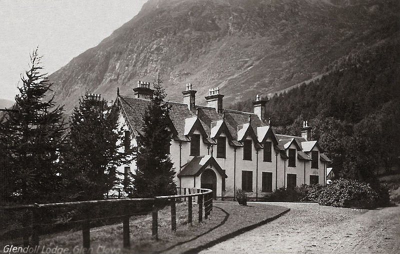 File:Glen Doll Lodge, Angus, Scotland c.1901 - 1911.jpg