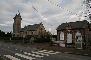 Goustranville - Église et mairie.JPG