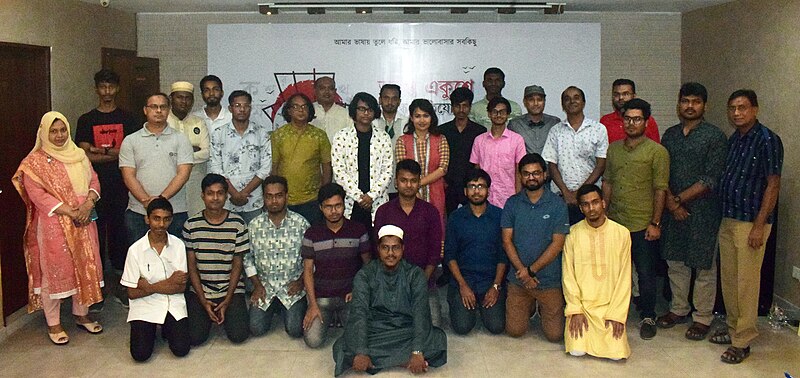 File:Group Photo of Amar Ekushey Article Contest 2023 prize giving and volunteer gathering (1).jpg