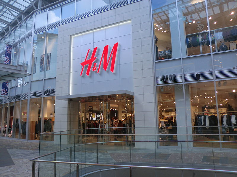 File:H&M Canal City Hakata shop.JPG