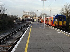 Hampton Court railway station 01.jpg