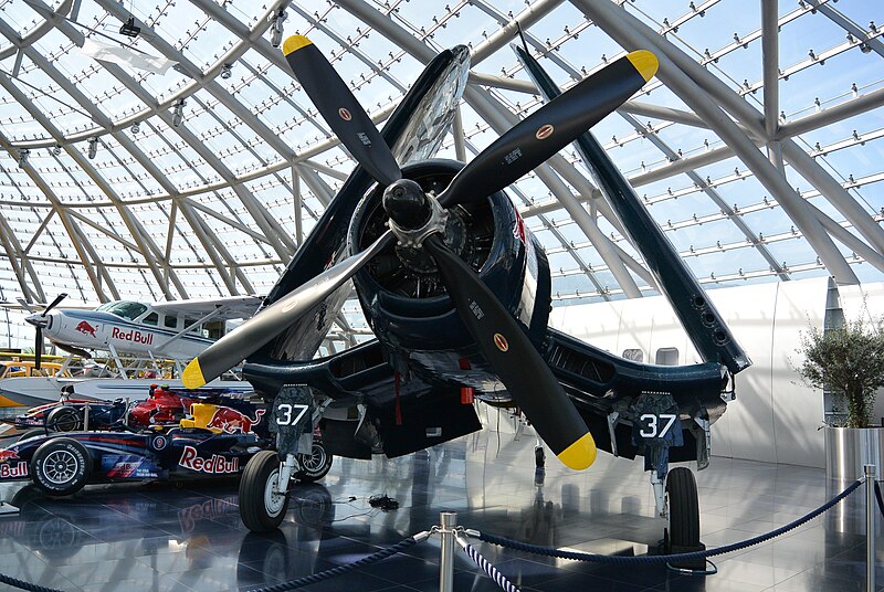 File:Hangar-7 Salzburg Airport 2014 26.jpg