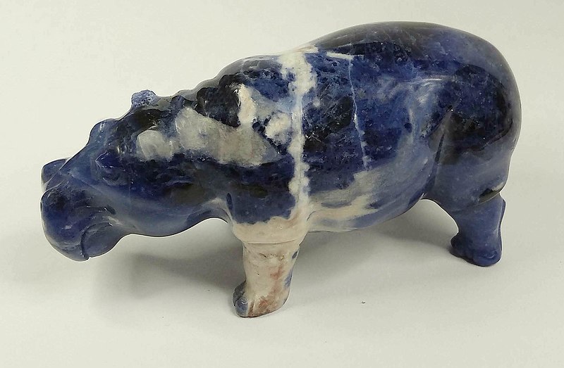 File:Hippo in sodalite Length 9 cm arp.jpg