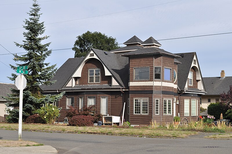 File:Hoquiam, WA - house at 6th & M Streets.jpg