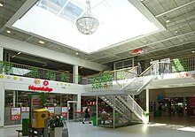 Fil:Huvudsta_Centrum,_juni_2020d.jpg