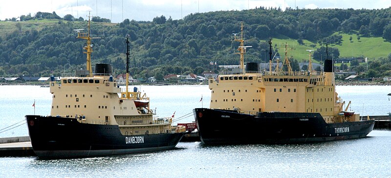 File:Ice breakers Danbjørn, Isbjørn and Thorbjørn in Frederikshavn.jpg