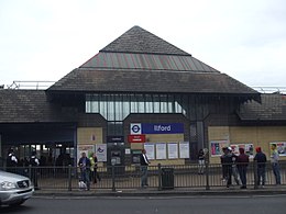 Bâtiment de la gare d'Ilford 2015.JPG