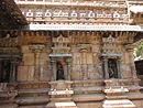 Intricate stone sculptures of the Thiruvalanjuli Vellai Vinayagar Temple.jpg