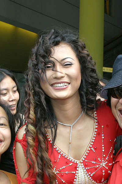 File:Inul Daratista 2004.JPG