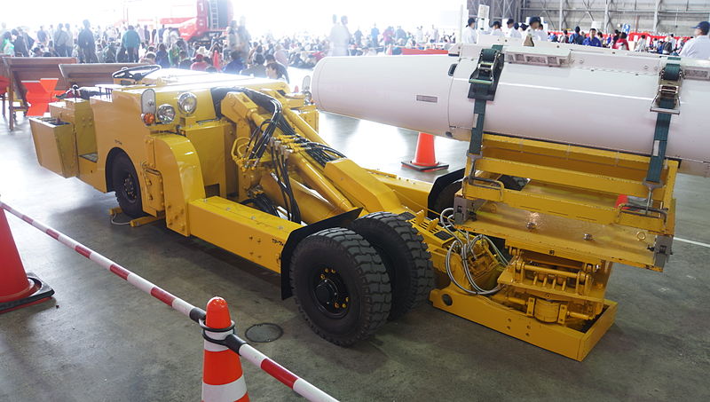 File:JMSDF BL-4 Bomb Lift Truck at Iwakuni Air Base 20150503-02.JPG