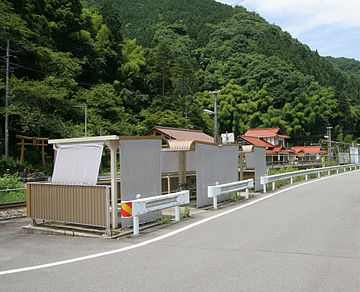 File:JRW_sakugiguchi_sta.jpg