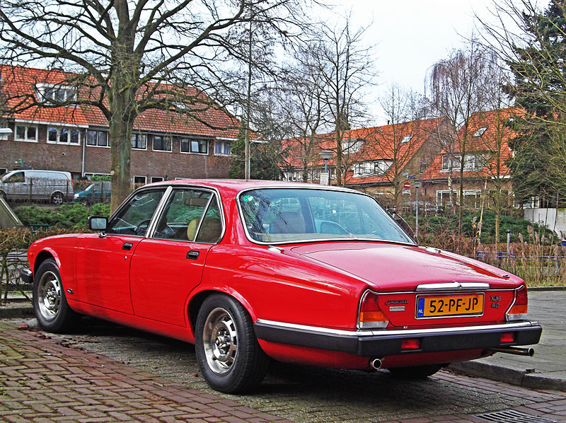 File:Jaguar XJ6 4.2 Series III (16554845740).jpg