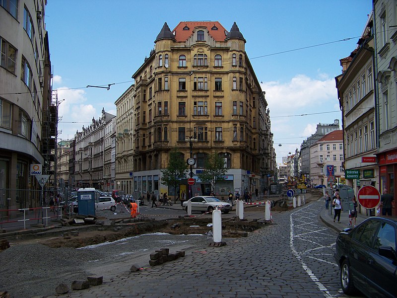 File:Jungmannova 9, Vodičkova 2, rekonstrukce tramvajové trati.jpg