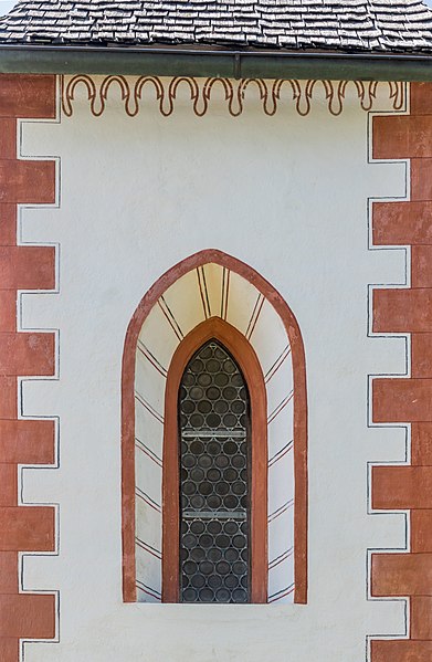 File:Keutschach Sankt Nikolai Filialkirche hl. Nikolaus Apsis Fenster 14082022 2831.jpg