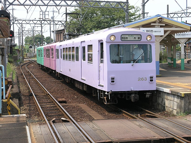 ファイル:Kintetsu-260Series-04.JPG