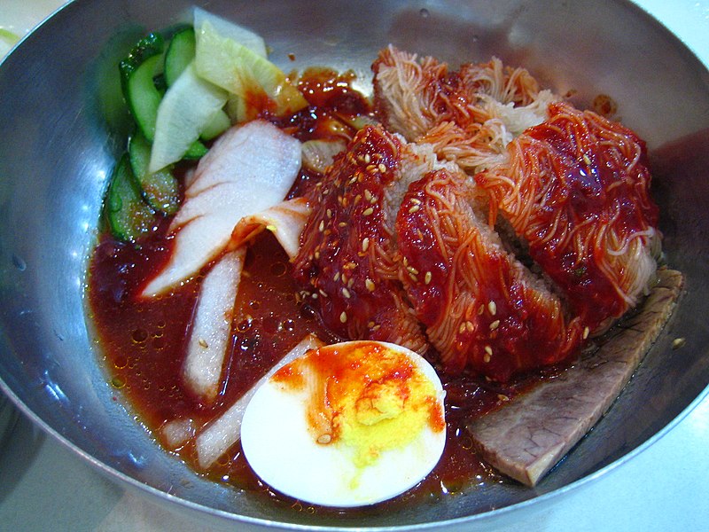 File:Korean.food-Bibim.naengmyen-01.jpg