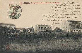 Pavillon des officiers - au fond, l'église de Fort-Bayard, carte postale postée en 1913.