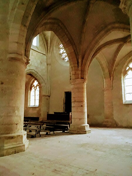 File:L'intérieur de l'abbatiale.jpg