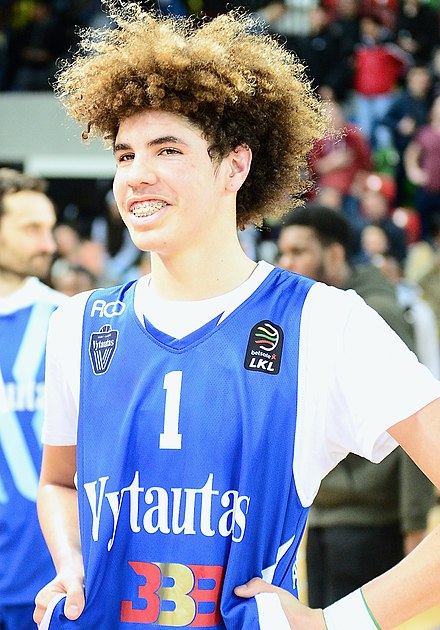 Lamelo ball. Ломелло Болл. Lamello баскетболист. Баскетболист Ball Lamello. Lamello Ball рост.