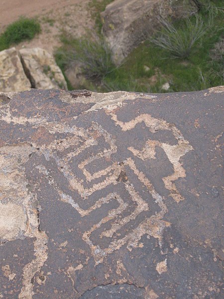 File:Large block "S" petroglyph dyeclan.com - panoramio.jpg