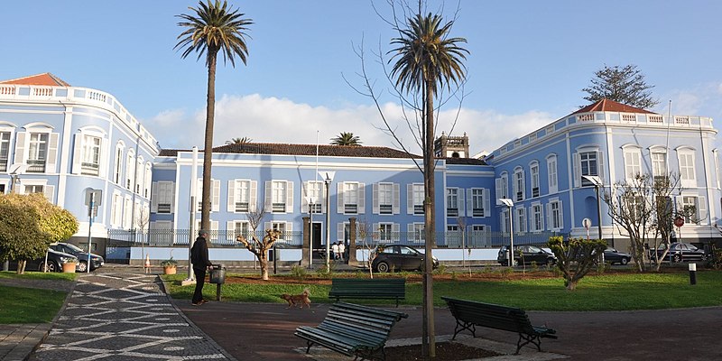 File:Largo 2 de Março, Ponta Delgada (16863454855) (cropped).jpg