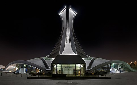 Le Stade olympique de Montréal, à Montréal (par Roger Taillibert, 1987).