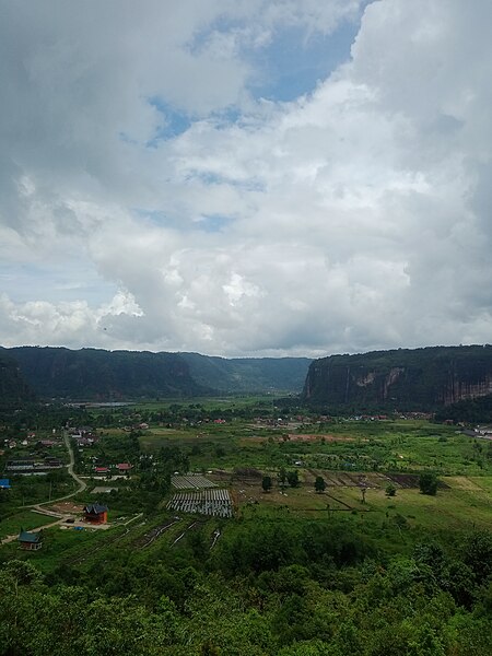 File:Lembah Harau 11.jpg