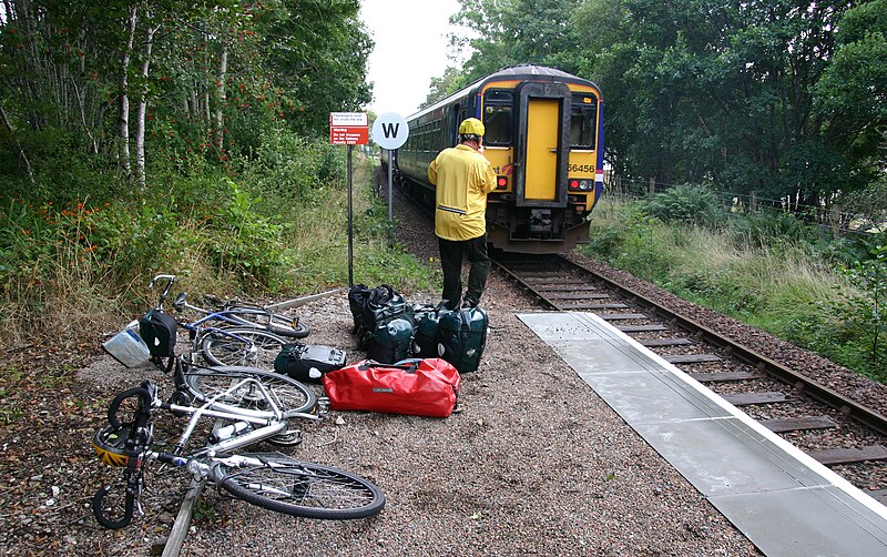 File:Locheilside-02-Bahnhof-2009-gje.jpg