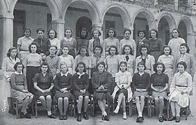Année scolaire 1941-1942 – classe de 2AA'1 avec Simone Veil-Jacob en haut à gauche.