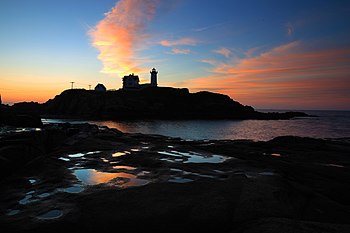 File:ME - Nubble Light - York ME 02.jpg