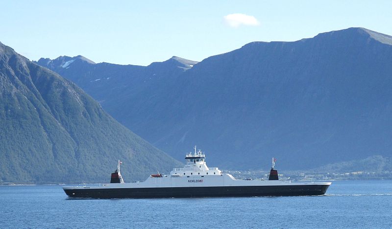 File:MF Tidesund mellom Sulesund og Hareid.jpg